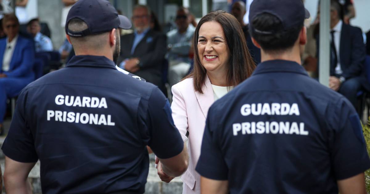 Ministra da Justiça diz que Luís Neves está "a gerir processo da melhor forma que sabe"