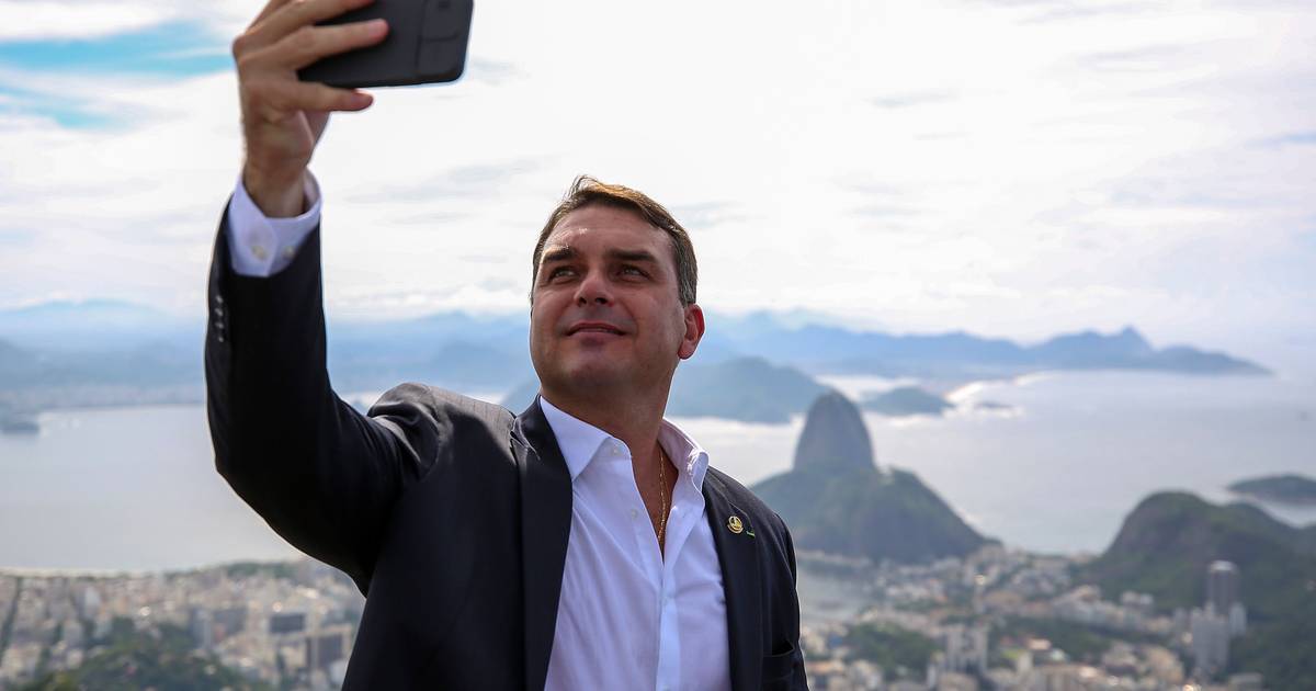 Flávio Bolsonaro promete levar Jair Bolsonaro de volta ao Planalto e desafiar Lula nas eleições brasileiras
