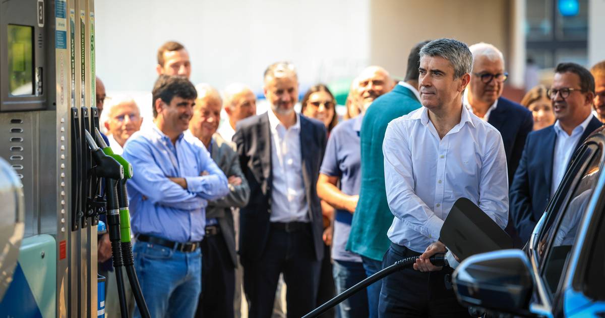 Carneiro insiste que Montenegro deve explicações sobre combustíveis e não fala de Luís Neves