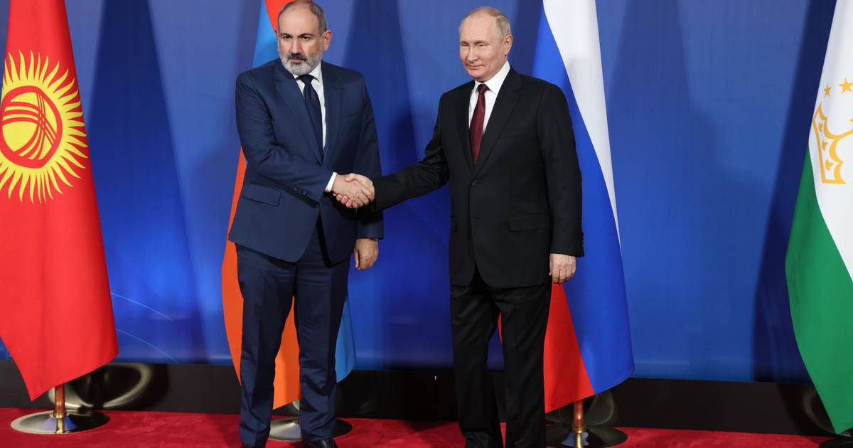 Putin pressiona Arménia a realizar referendo sobre adesão à União Europeia