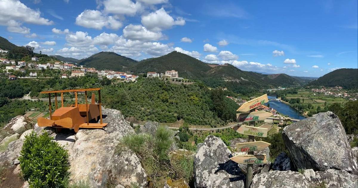 Contemplar a paisagem na região onde as águas do Alva e do Mondego se encontram