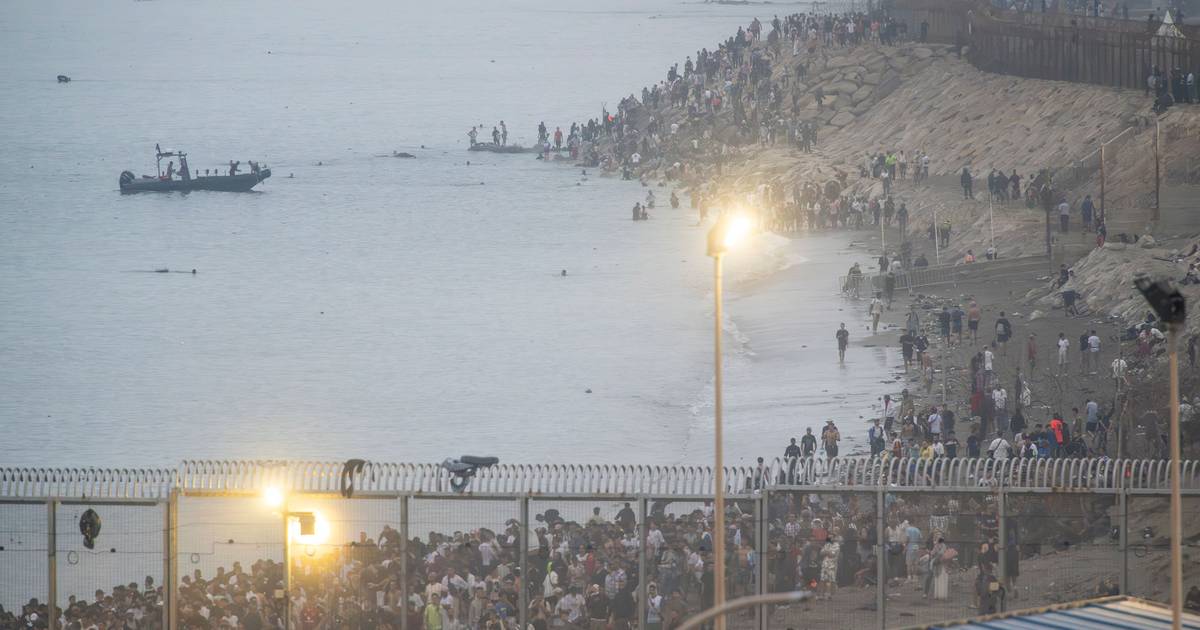 Tudo o que precisa de saber sobre Ceuta, o enclave espanhol onde milhares de migrantes tentam entrar na Europa