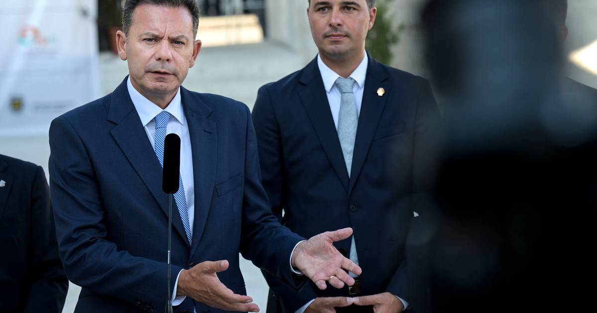 "É um problema que a Assembleia da República deve resolver", diz Montenegro sobre possível audição parlamentar do MAI