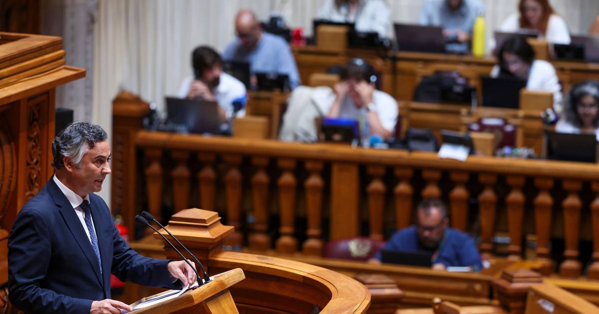 Aulas no 3º ciclo não vão ser adiadas, apenas no secundário