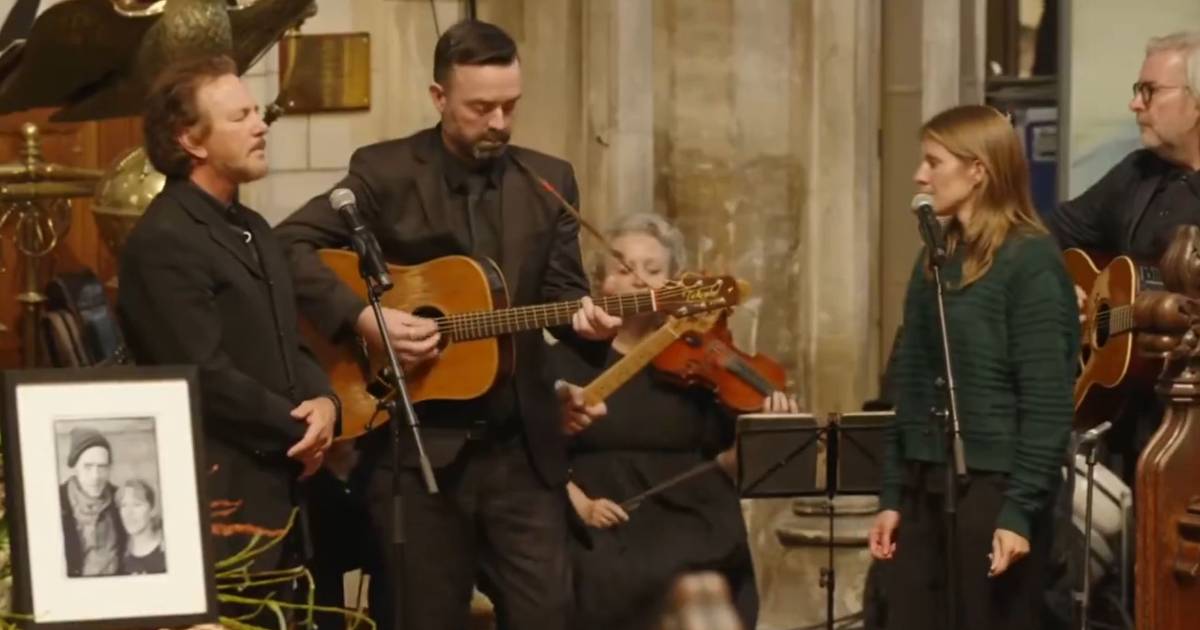Eddie Vedder cantou no funeral de Glen Hansard: veja o vídeo