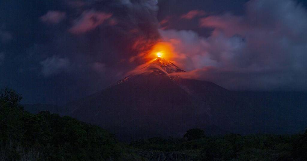 O monstro voltou a acordar: Guatemala em estado de alerta devido a nova erupção do vulcão 'Fuego'