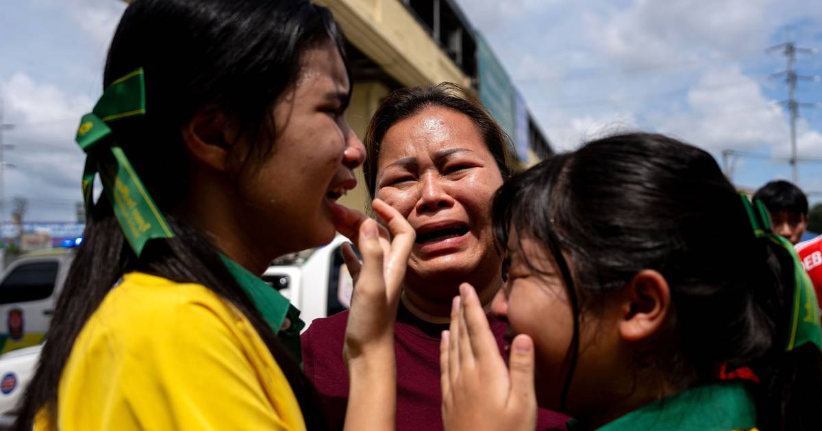 Ataque a escola na Tailândia faz pelo menos sete mortos. Atirador tinha 14 anos
