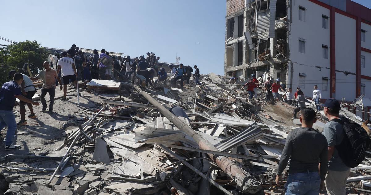 Colômbia: sismo de magnitude 7,4 provoca pelo menos 25 mortos