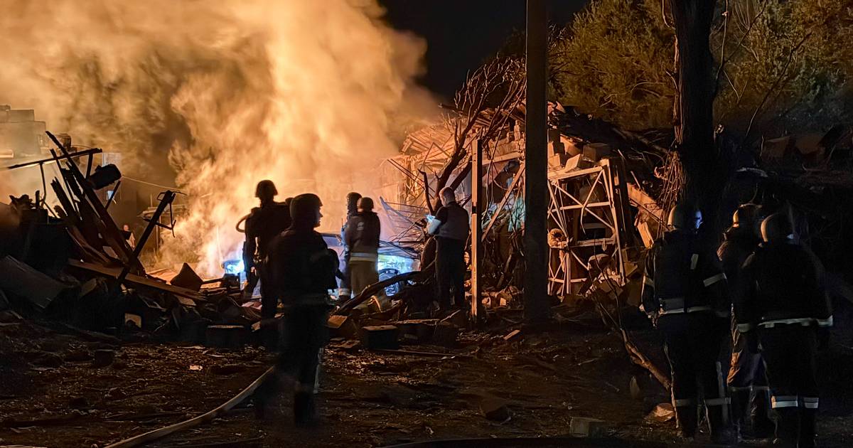 Ataques russos a Zaporijia matam pelo menos cinco pessoas, Kiev também foi atingida