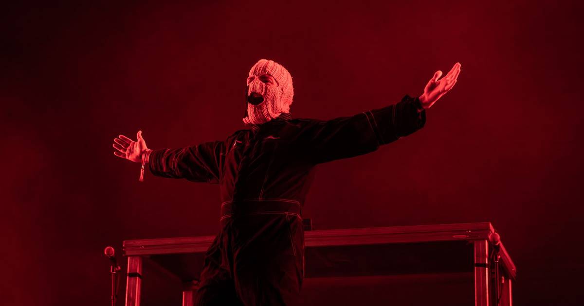 "É a primeira vez que vemos um moshpit numa colina": Dois meses depois, os Kneecap voltaram a Portugal pela mão do Vodafone Paredes de Coura