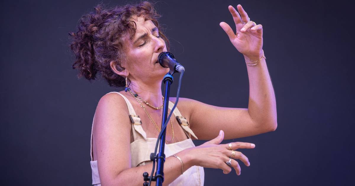 "A todos os que querem privatizar as praias: a p* que os pariu a todos": A Garota Não 'levou' José Saramago ao festival de Paredes de Coura