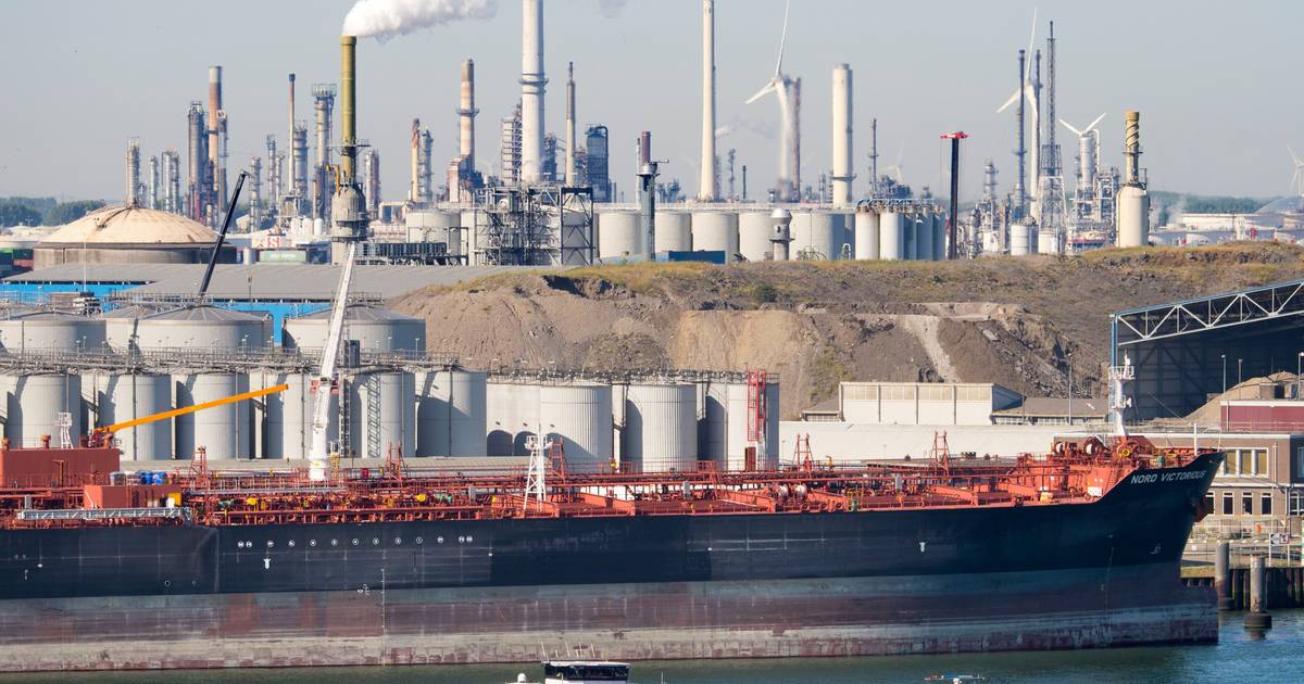 Explosão em refinaria do porto de Roterdão faz um morto e vários feridos