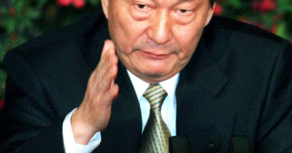 Morreu Zhu Rongji, antigo primeiro-ministro e arquiteto do crescimento chinês