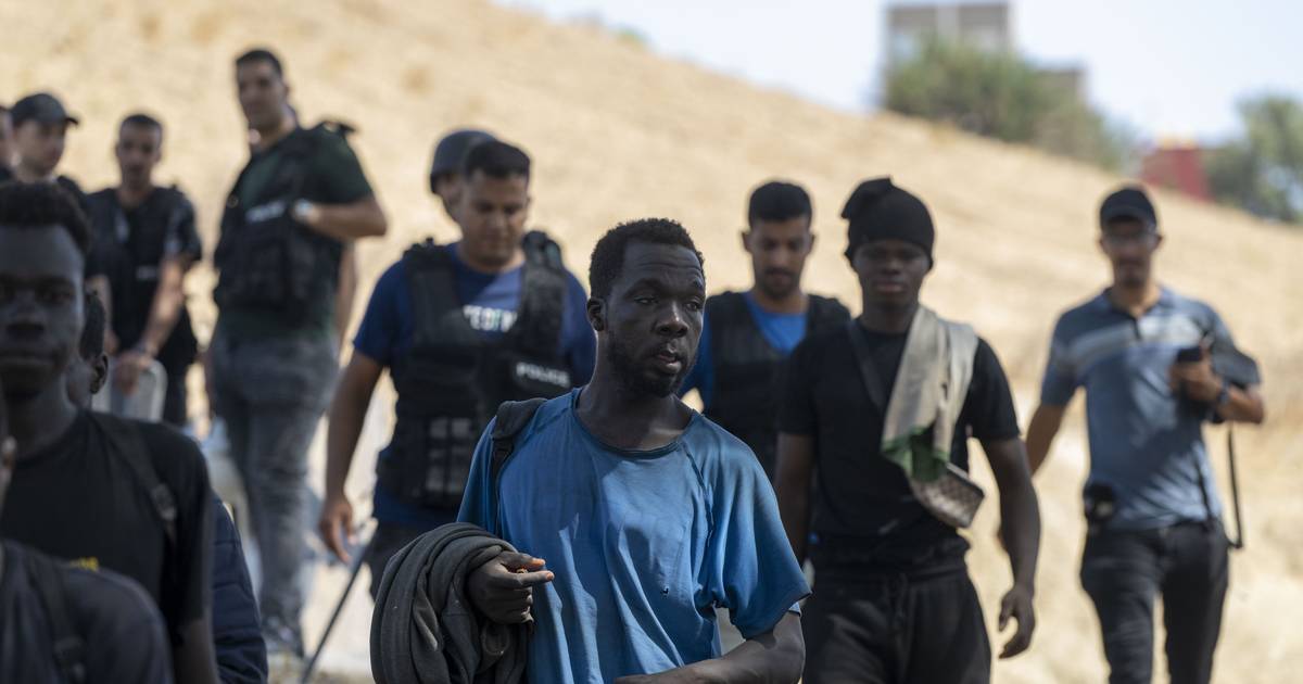 Marrocos intercetou 111 migrantes que tentavam chegar à fronteira de Ceuta