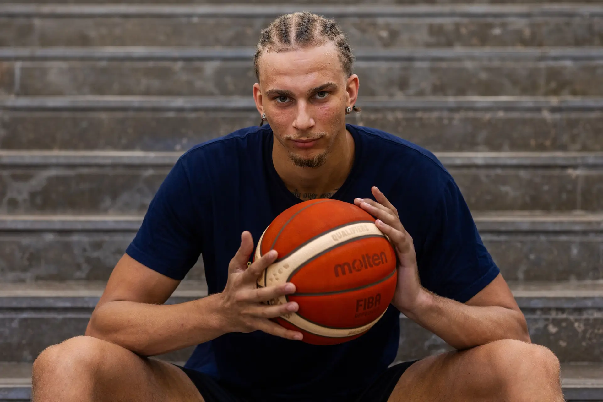 A única hipótese de Rúben Prey foi pôr a vida à disposição do basquetebol. Agora, quer levar a sua aura para a NBA