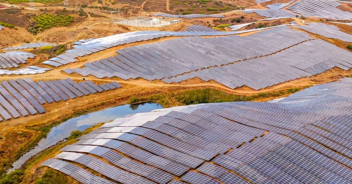 Alcoutim aveva un posto al sole, ora il futuro è nebuloso: come la proprietaria della più grande centrale solare del paese è arrivata all'insolvenza