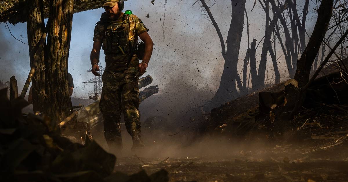 Zelensky reforça defesa em Donetsk com oficiais do antigo batalhão Azov
