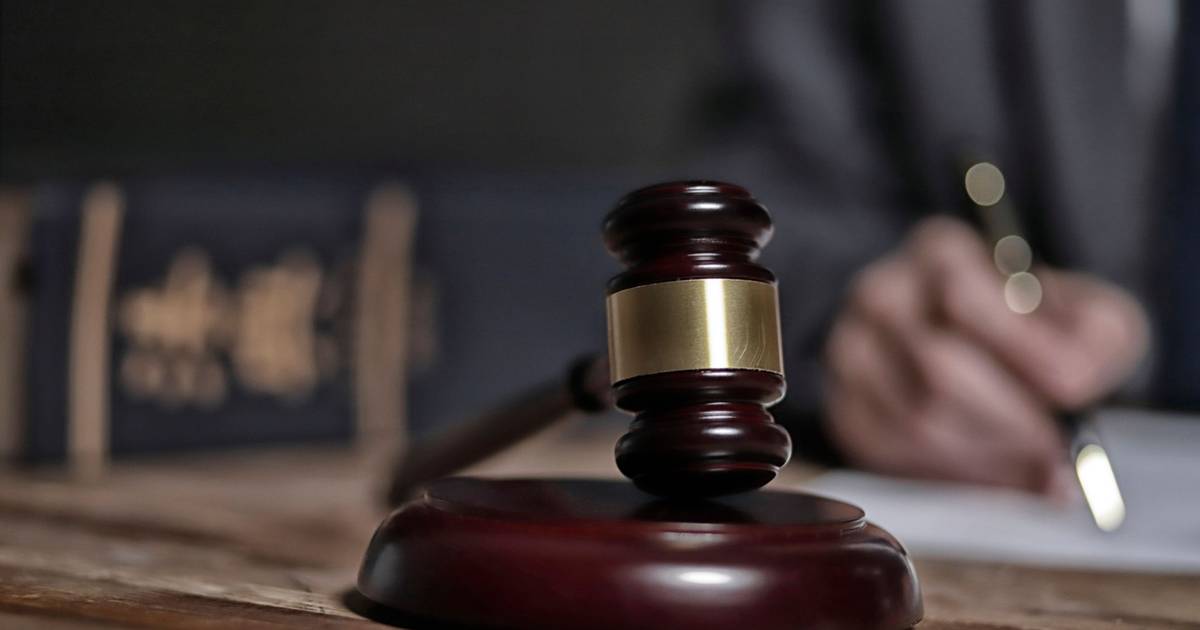 Perseguiu os suspeitos que o assaltaram e um deles morreu. Que consequências criminais poderá enfrentar o condutor?