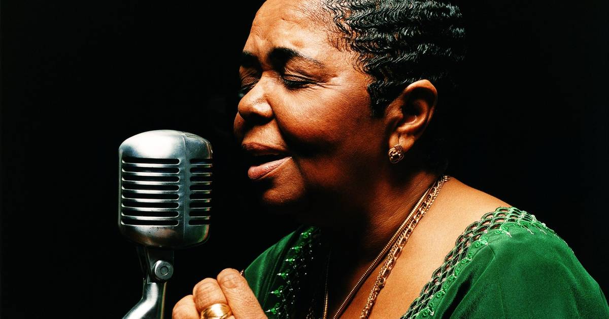 Disco com inéditos de Cesária Évora editado em outubro: ouça aqui a primeira amostra, ‘Sonsente’