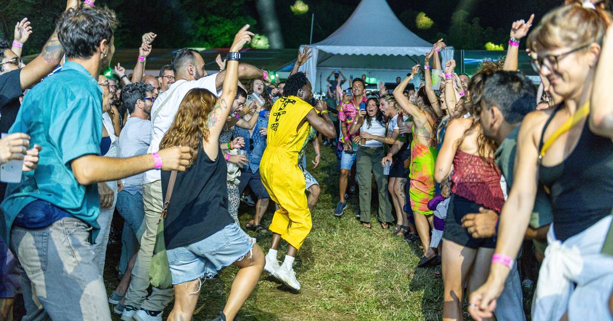 Entre o funaná de Lura e o rock-samba de Zé Ibarra, o Azores Burning Summer provou que navegar é preciso, mas dançar no Atlântico ainda mais