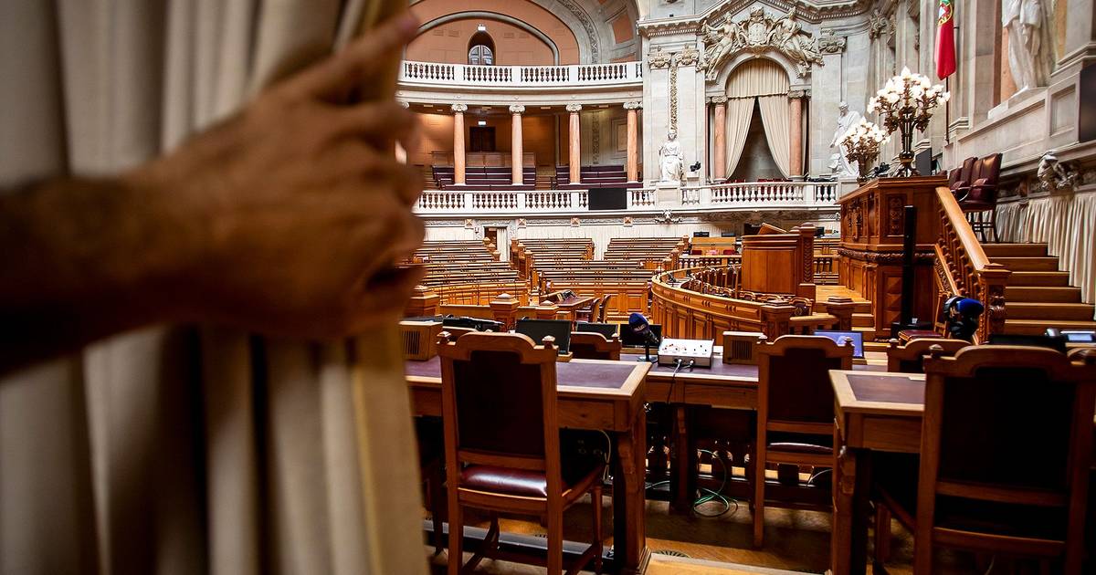 Chega führte Initiativen im parlamentarischen Sommer an, während sich die Opposition gegen Regierungsdekrete vereinte