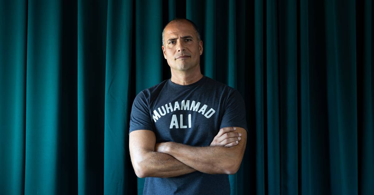 Ricardo Araújo Pereira: „Humor und Philosophie haben viele Gemeinsamkeiten, sie schauen sich die Dinge an und fragen: „Ist das so? Ist es wirklich so? Wird es so sein?""