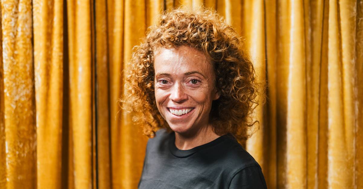 Michelle Wolf: «Когда я переехала в Барселону, все комики говорили мне, что выступать в Лиссабоне — это потрясающе. Я подумала: "Мне нужно туда поехать"»