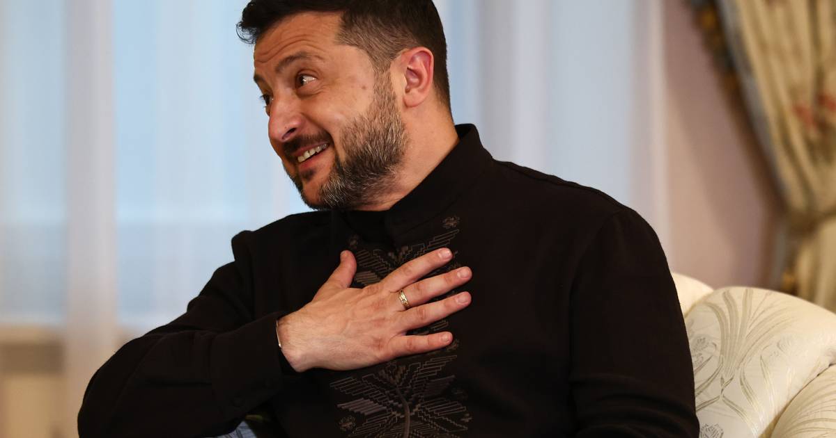 Zelensky warns airlines that flying over Russia will be dangerous due to Ukrainian drones, Putin says it's terrorism