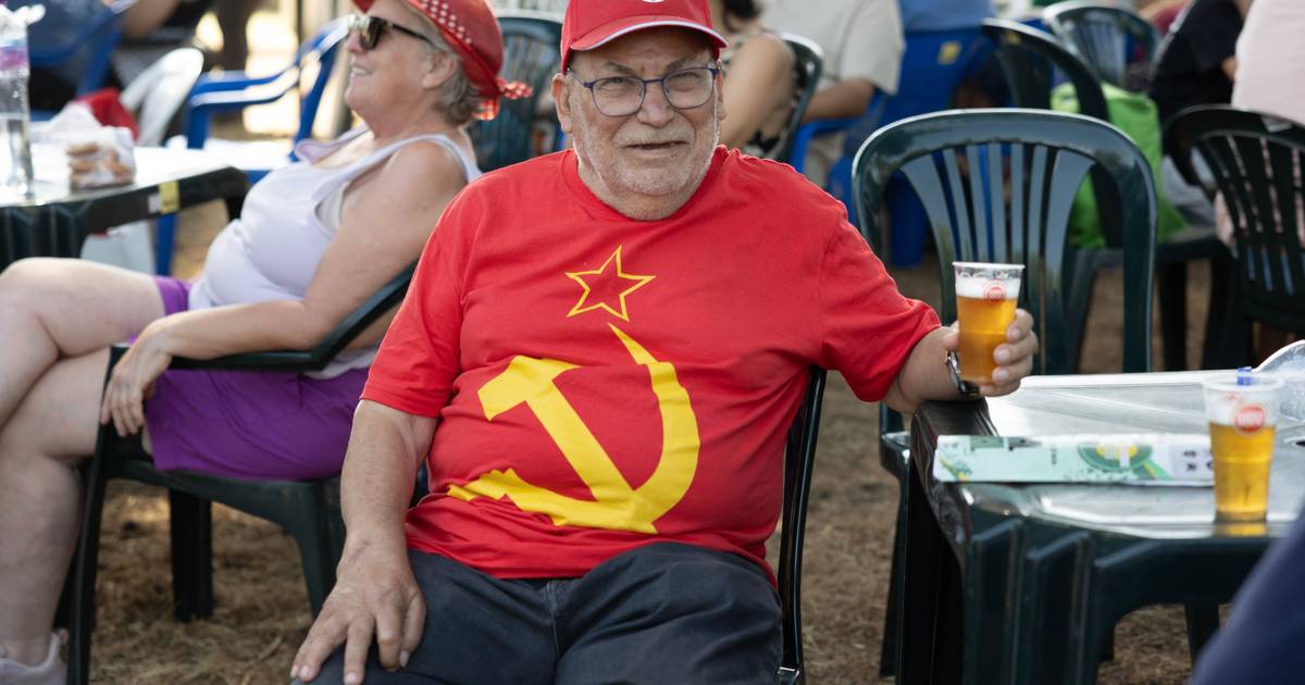 Drei Tage kommunistisches Fest mit einem Sozialisten dazu