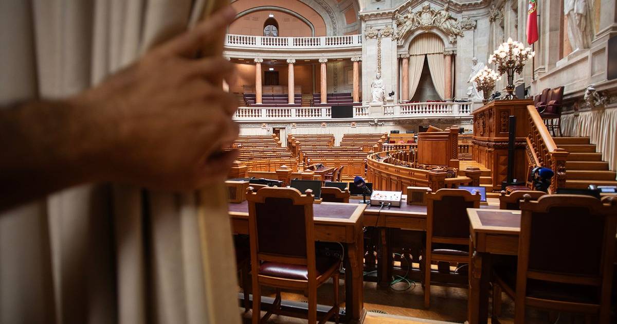 Bastaram três minutos: reunião da comissão permanente convocou plenário para debater a moçaõ de censura