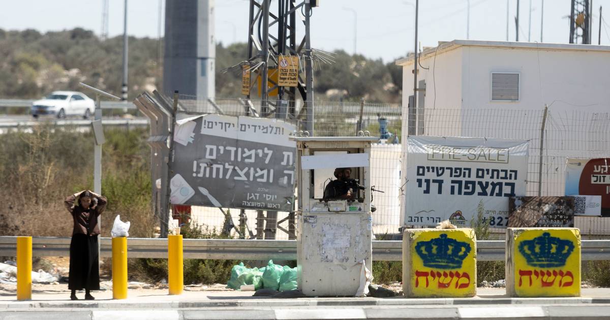 Dodici paesi, incluso il Portogallo, annunciano sanzioni contro coloni israeliani, che Londra accusa di "pulizia etnica"