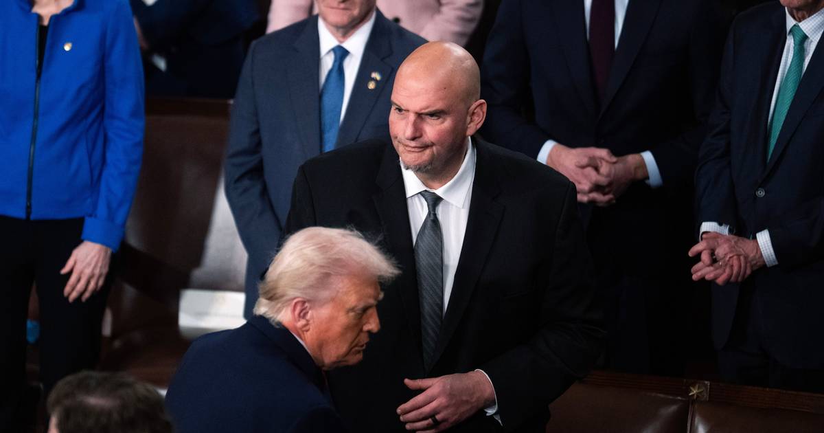 Demokratischer Senator John Fetterman schickte eine Botschaft an den Parteitag der Republikaner, in der er Trump lobte und den „Sozialismus" ablehnte
