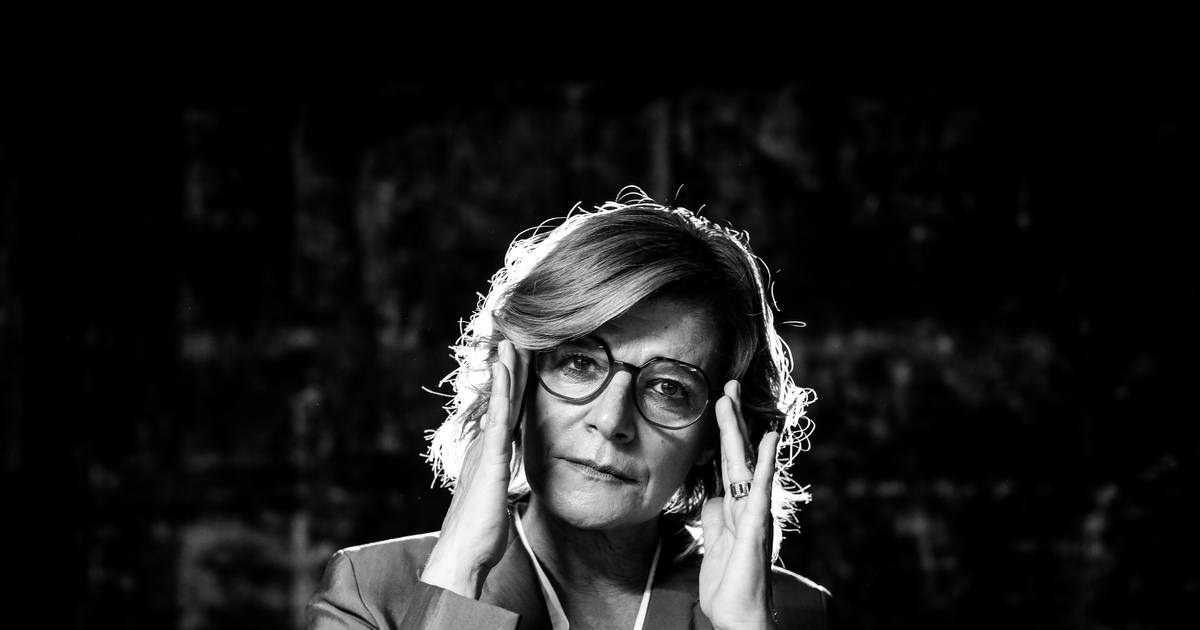Júlia Pinheiro (Teil 2): „Wir denken nicht mehr. Wir delegieren alles an die Maschine, ohne über die Mutation nachzudenken. Das lastet schwer auf mir"