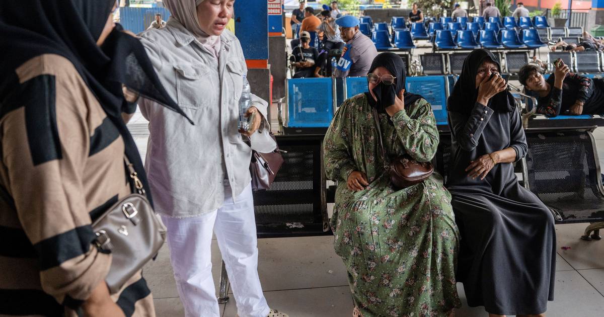 Eine Person starb und 102 wurden gerettet nach Fährunglück in Indonesien