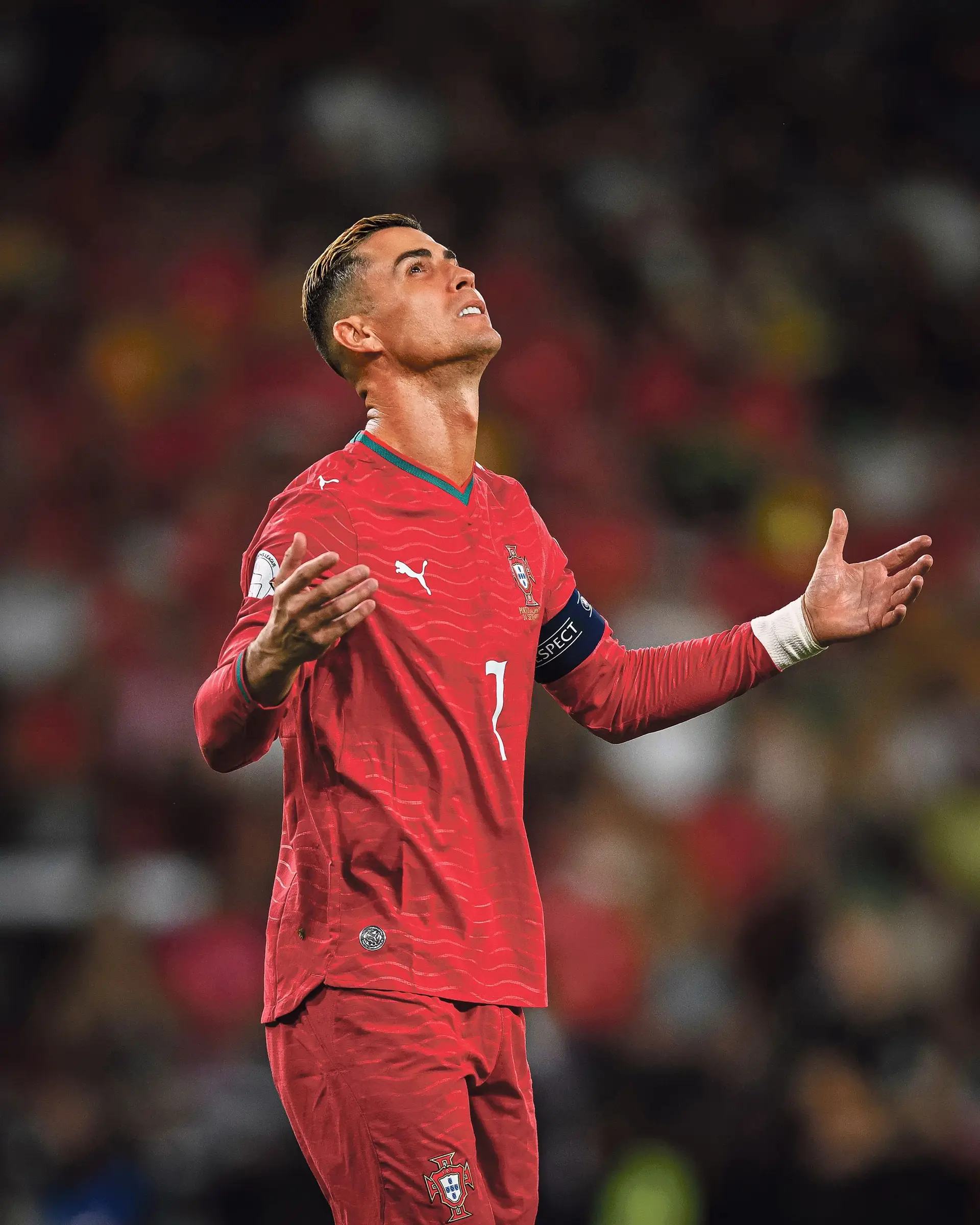 Cristiano Ronaldo estreou-se na seleção nacional em 2003 e tornou-se capitão em 2008