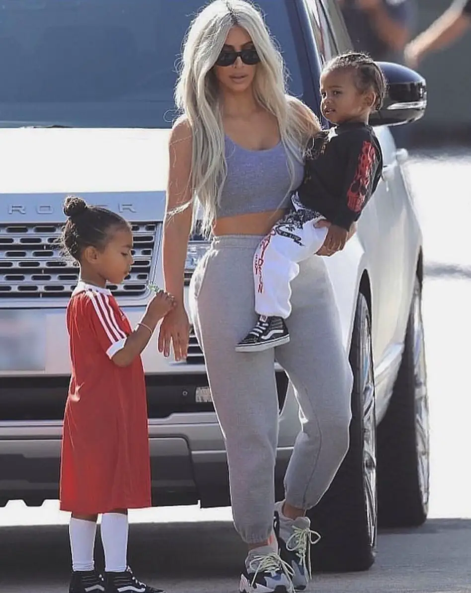 Filho de Kim Kardashian hospitalizado com pneumonia