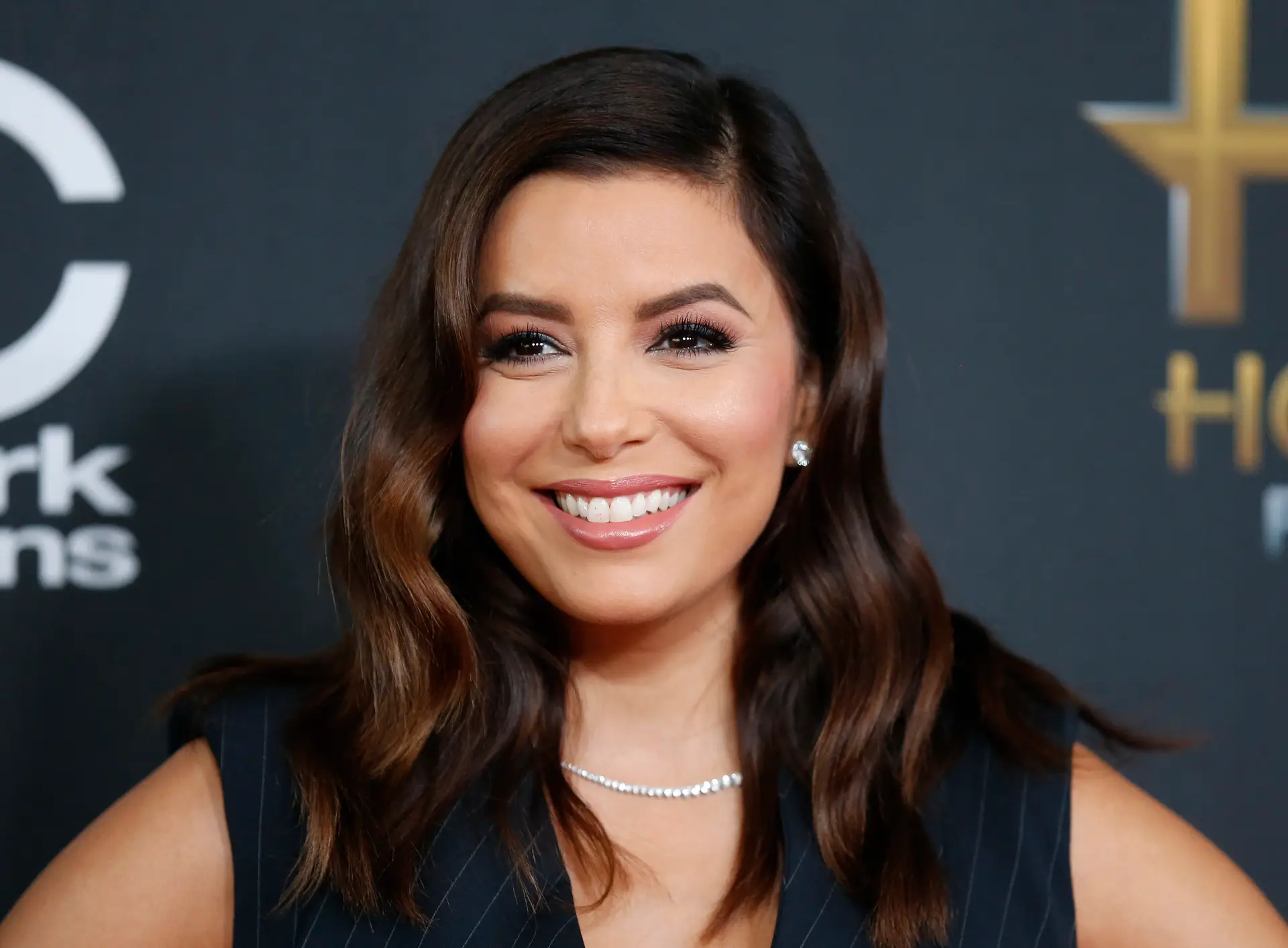 Eva Longoria exibe barriga de grávida