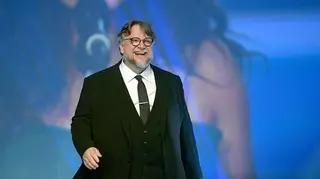 Guillermo del Toro vence globo de ouro para melhor realizador