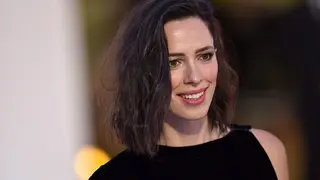 Rebecca Hall doa salário que recebeu no filme de Woody Allen