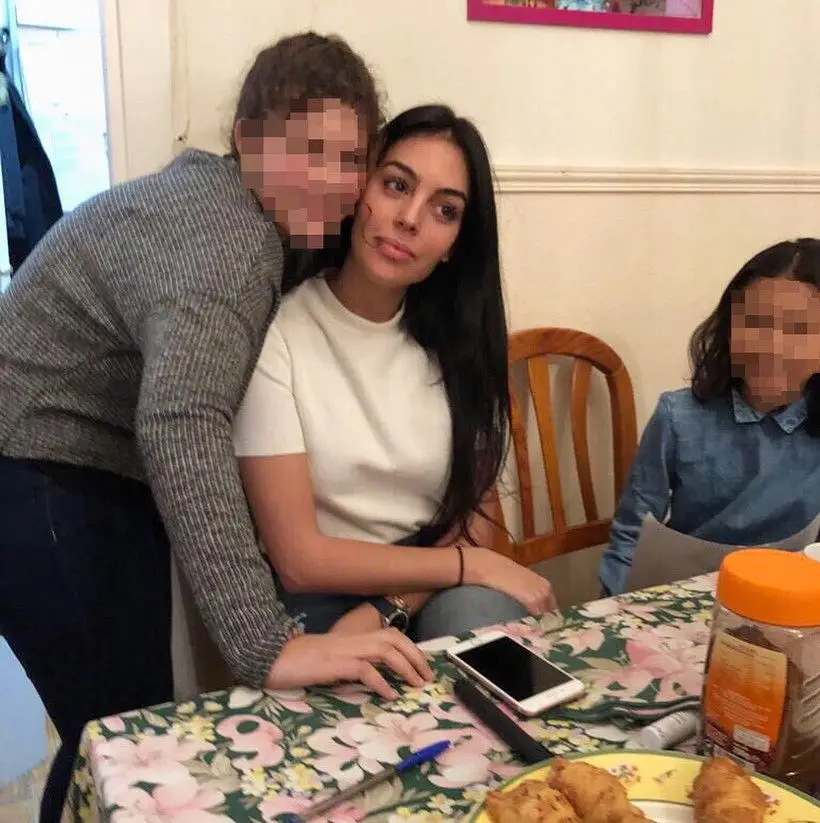 Crianças carenciadas emocionam Georgina Rodriguez