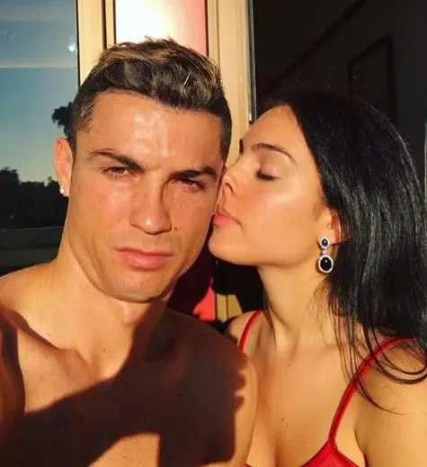 Georgina Rodriguez partilha fotografia apaixonada com Ronaldo