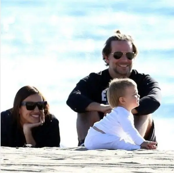 Filha de Bradley Cooper e Irina Shayk cresce a olhos vistos
