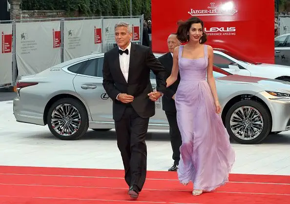 George Clooney não precisou de sair de casa para conhecer Amal