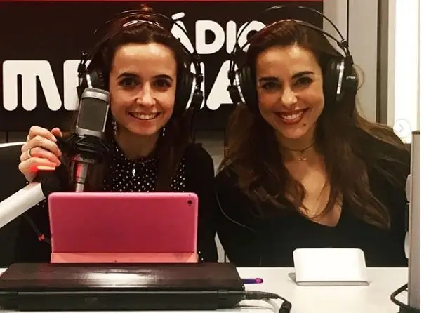 A apresentadora esteve nos estúdios da Rádio Comercial