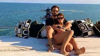 Scott Disick admite manter relação com Sofia Richie, 15 anos mais nova.