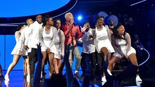 Pharrell Williams com N.E.R.D e Migos no ‘halftime’ da NBA