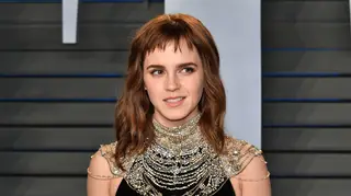 Emma Watson fotograda aos beijos com milionário