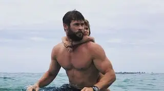 Vídeo de Chris Hemsworth com a filha derrete internet