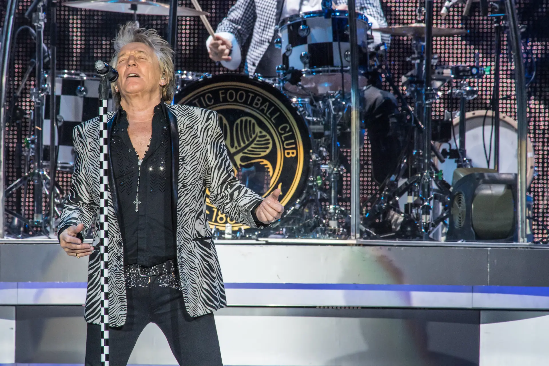 Rod Stewart desconfia do fim da carreira de Elton John