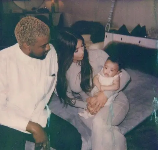 Kim Kardashian partilha novas fotografias de família